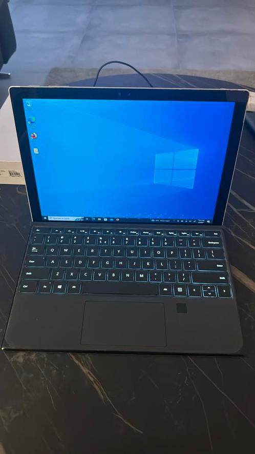 Microsoft surface pro 4  i5 8gb RAM 256gbSsdnew batt