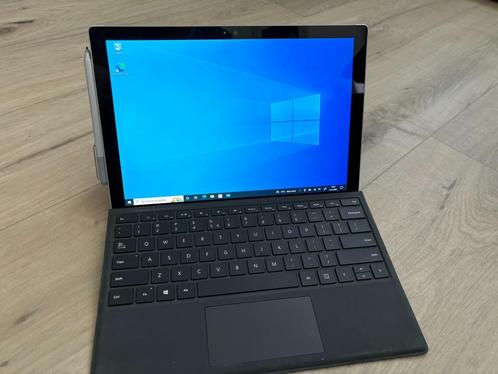 Microsoft Surface Pro 4 met extra batterij en toetsenbord
