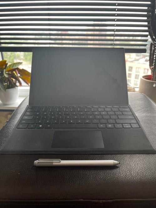 Microsoft Surface pro 5 i5 8gb 256gb incl keyboard  Pen