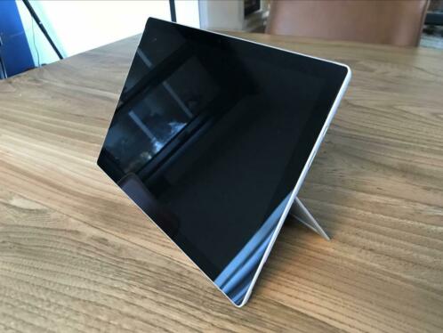 Microsoft Surface pro 5 I7 2.5Ghz 16 GB incl docking