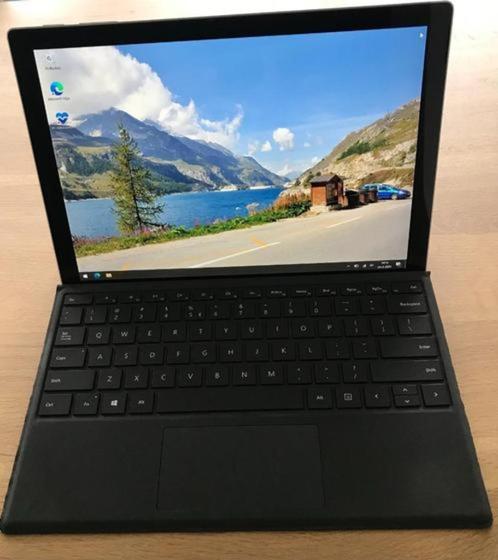 Microsoft Surface Pro 5, model 1796