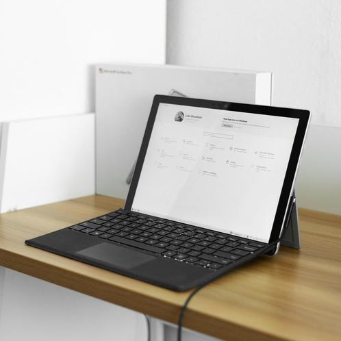 Microsoft surface pro 6  toetsenbord cover, oplader en pen