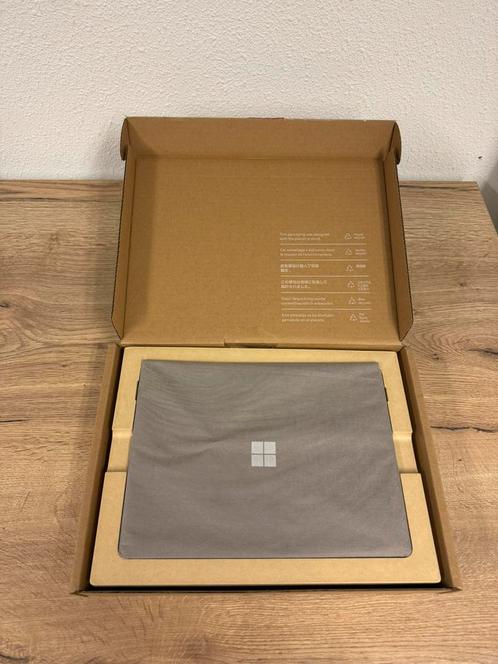 Microsoft Surface Pro 8 2024  i7 16GB 512GB