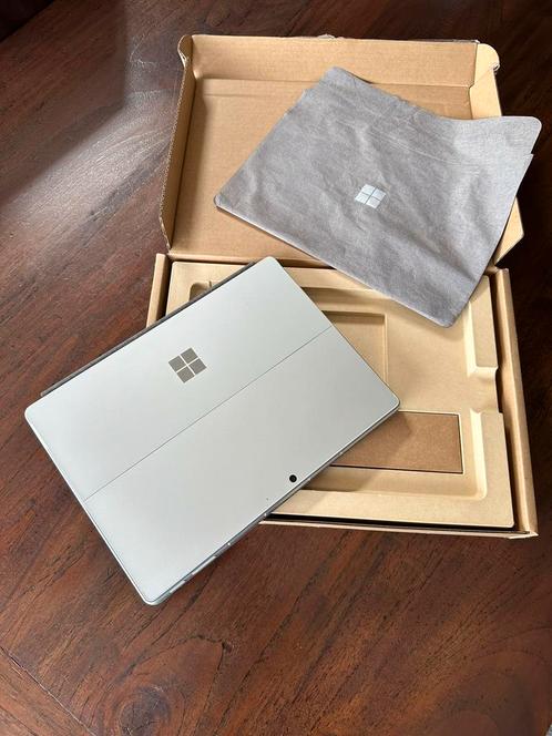 Microsoft Surface Pro 9 - 512 GB - WiFiCellular 2 maand oud