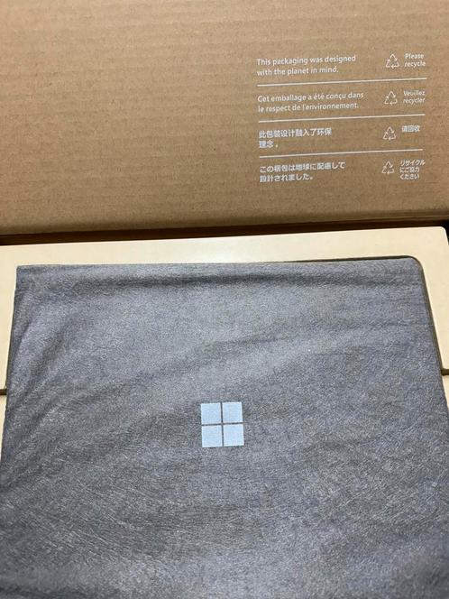 Microsoft surface pro 9  5G 8GB 256SSD