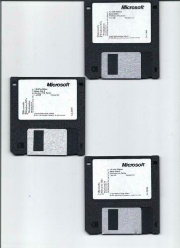 Microsoft Windows NT Workstation 3 diskettes