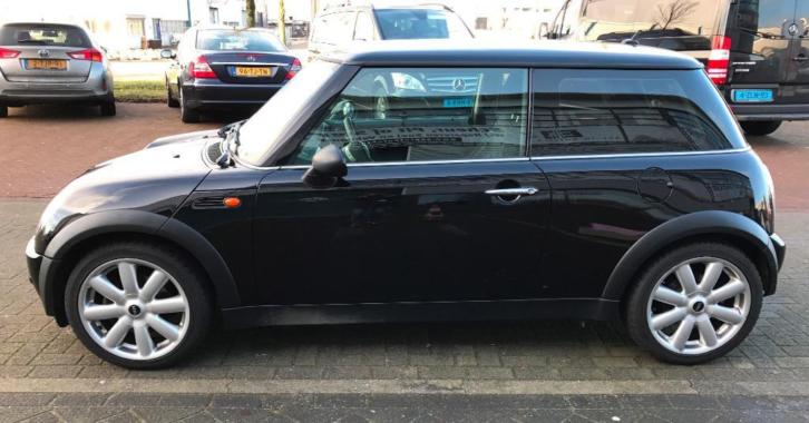 Mini 1.6 16V ONE AUT 29000 km 2003 Zwart 