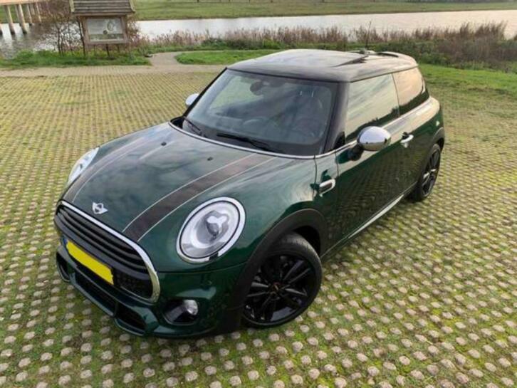 Mini Cooper 1.5, John Cooper Works uitvoering. Racing Green.