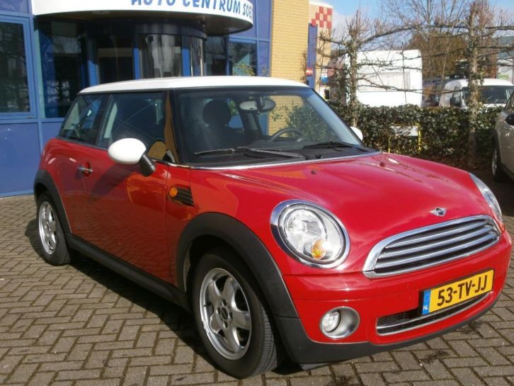 Mini Cooper 1.6i 16V roodwit 2007 Airco  LM 