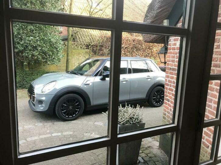 Mini Cooper 5D AUT 2018 vol opties nwstaat airco navi 2018