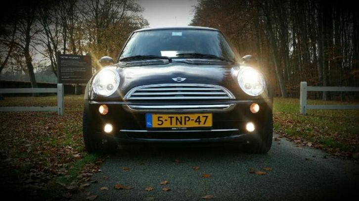 Mini Cooper met RVS uitlaat  PANORAMA DAK 