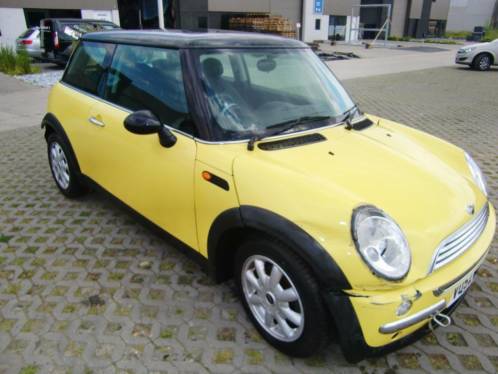 Mini Cooper R50 geel bj 2003 voor onderdelen, motor w10b16a