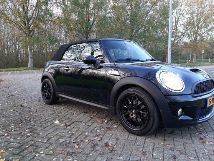 Mini Cooper S Cabrio 174PK Black Metallic 2010 Nieuw Model