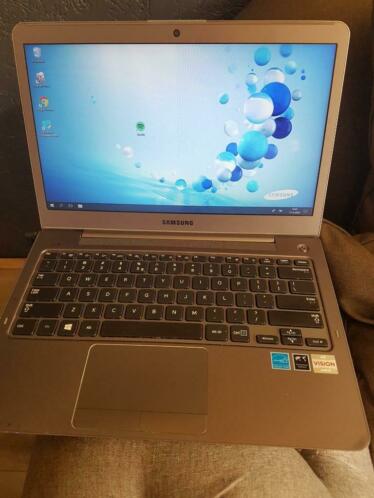Mini laptop grijs