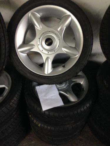 Mini One - 16 inch velgen en banden 8mm
