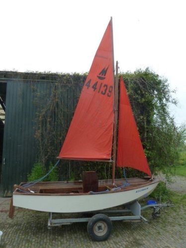 Mirror dinghy zeilbootjeroeibootje met trailer