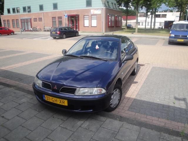 Mitsubishi Carisma 1.6 Classic HB 2000 Blauw