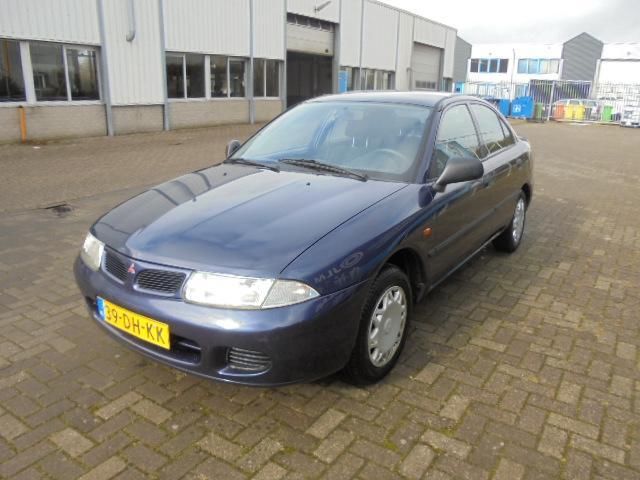 Mitsubishi Carisma 1.6 GL Royal Class  Nieuwe APK  Banden 