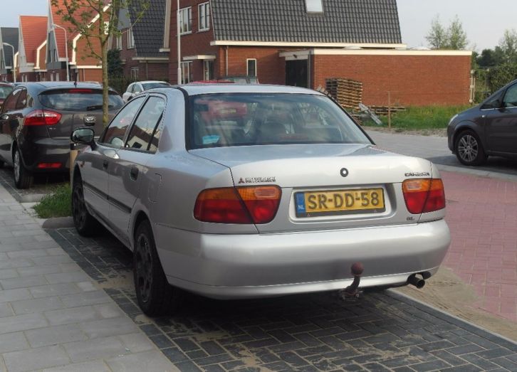 Mitsubishi Carisma 1.6 GL SDN 1998 Grijs