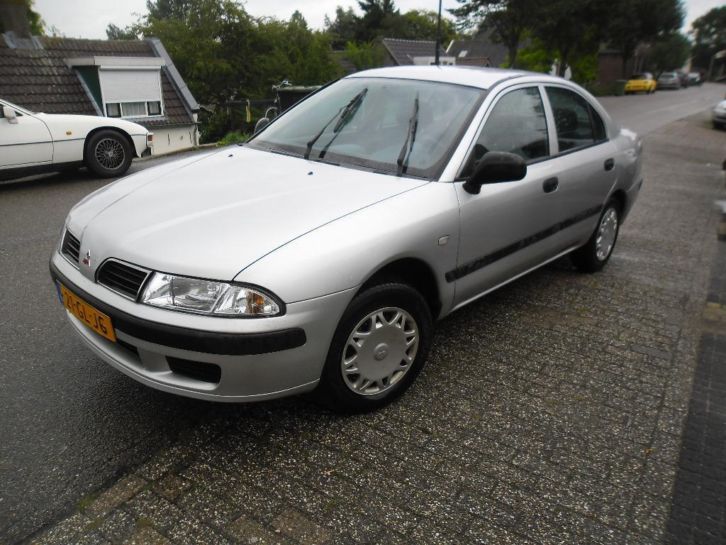 Mitsubishi Carisma 1.6 HB 2001 Grijs 1 JAAR APK AIRCO 