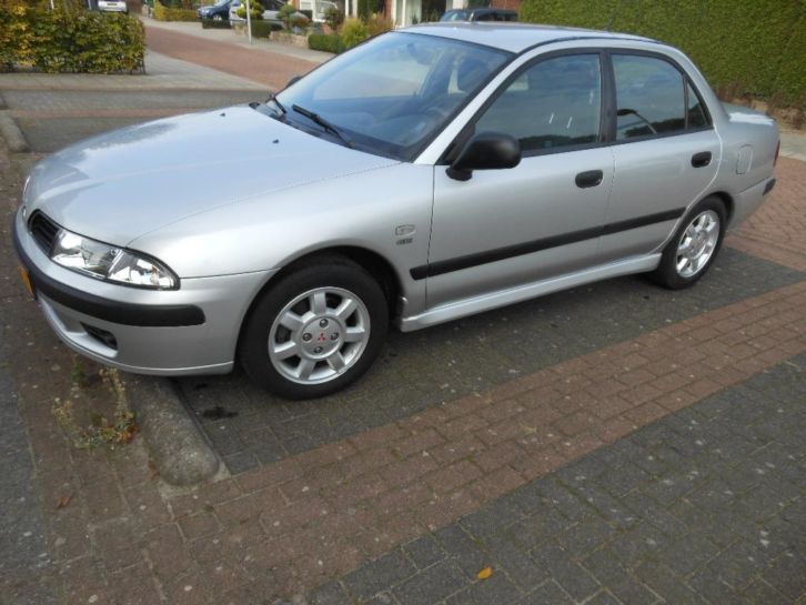 Mitsubishi Carisma 1.8 GDI Avance sedan 2001 Grijs metallic