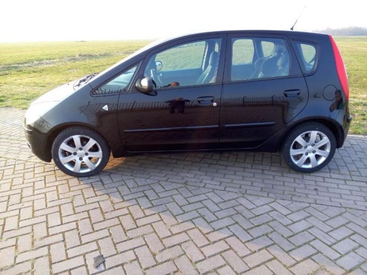 Mitsubishi Colt 1.3 Mivec sport 2005 Zwart