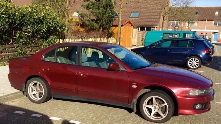 Mitsubishi Galant 2.4 GDI Glsi AUT 2002 Rood