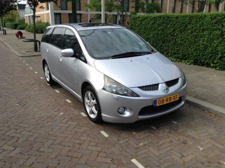 Mitsubishi Grandis 2.4 Mivec 6 AUT 2005 Grijs