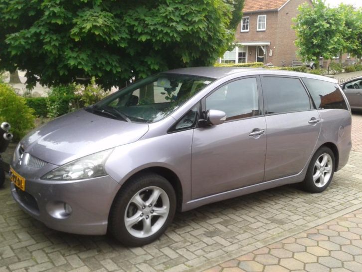 Mitsubishi Grandis 2.4 Mivec 7pers. 2005  winterbanden 