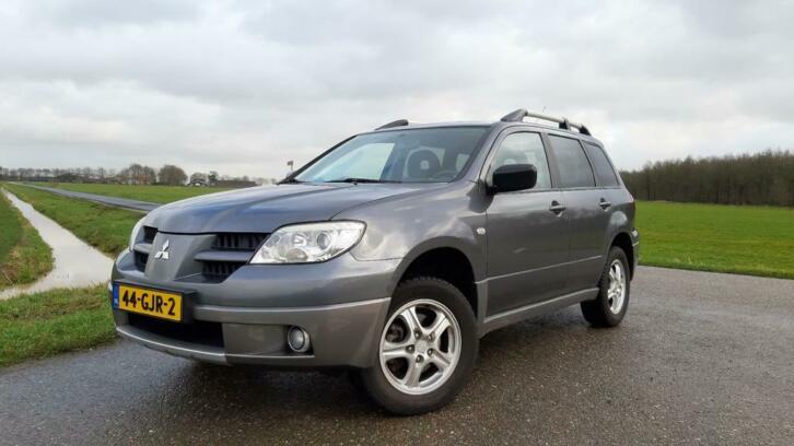 Mitsubishi Outlander 2.0 , airco , trekhaak, perfecte staat