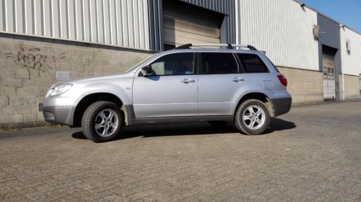 Mitsubishi Outlander 2.0 MPI 2WD 2005 Grijs