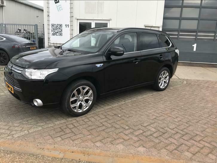 Mitsubishi Outlander 2.0 Phev 4WD CVT 2013 Zwart