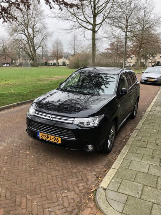 Mitsubishi Outlander Instyle plus 2.0Phev 4WD CVT 2013 Zwart