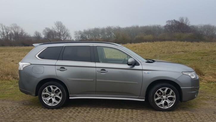 Mitsubishi Outlander PHEV Instyle  (sportpakket  full)