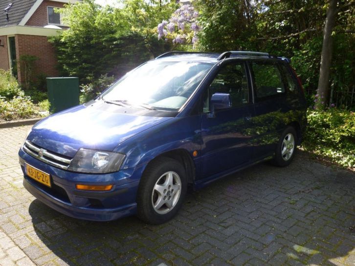 Mitsubishi Space-Runner 2.4 GLS 2002 Blauw