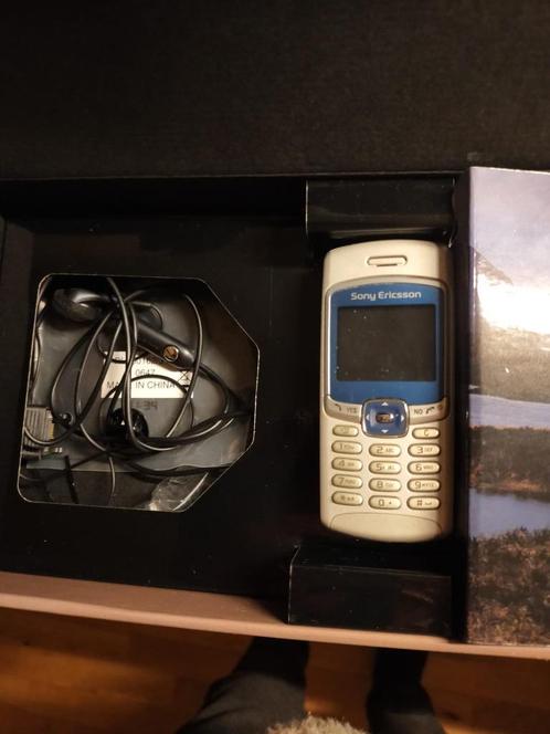 Mobiele telefoon Sony Ericsson, nieuw in doos