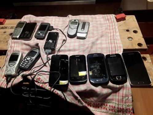 Mobiele telefoons en diverse opladers