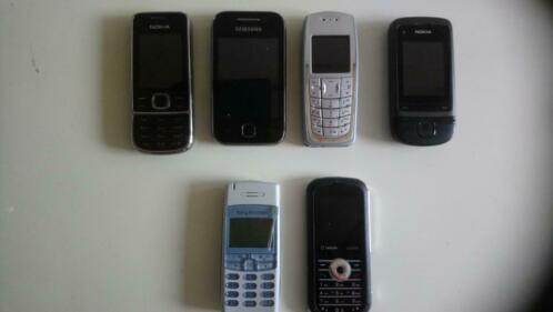 Mobiele telefoons NOKIA, SAMSUNG, SONY  opladers e.d.