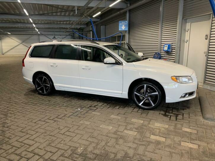 model08 Volvo V70 2.5T SUMMUM AUT aircoxenonleer boekjes