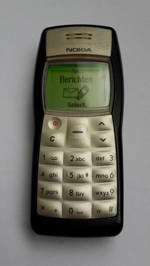 MOET NU WEG Simlockvrij klassieke Nokia 1100 RH-18 grijs