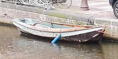 Moet snel weg grachtenbootje in Amsterdam
