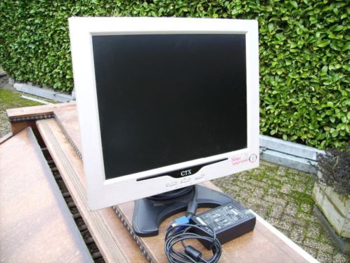 monitor 15 inch LCD Merk CTX met 12volt adapter