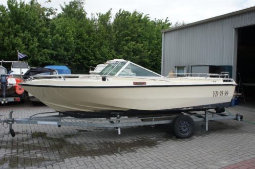 Monte carlo 19 ft mercuiser 6 cylinder