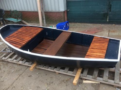 Mooi roeibootje  4 Pk 2-takt evinrude