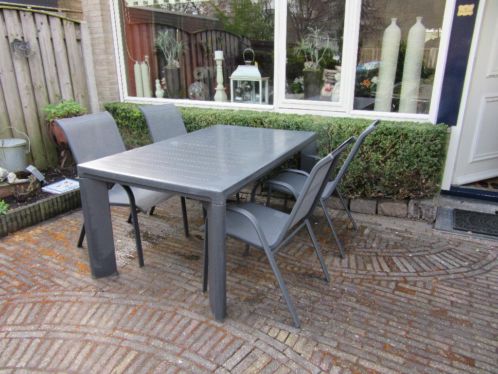 Mooi Tuinset met 4 nieuwe stoelen