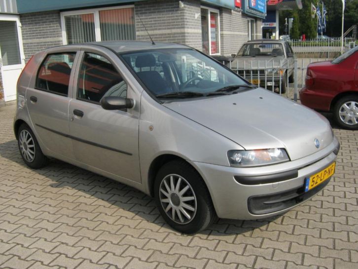 Mooie 5drs Punto 1.2 Dynamic, 99.335 km Airco, bj. 2003.