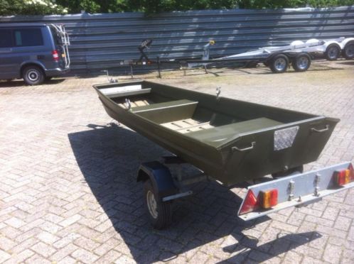 Mooie alucraft 370 cm op kalf trailer