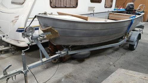 Mooie aluminium bootje met zo goed als nieuwe buitenboord 15