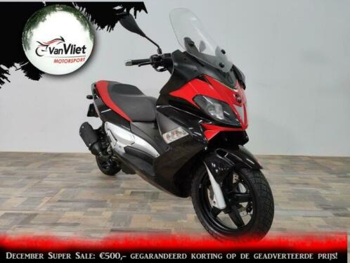 mooie Aprilia SR Max 300 IE motorscooter (bj 2013)