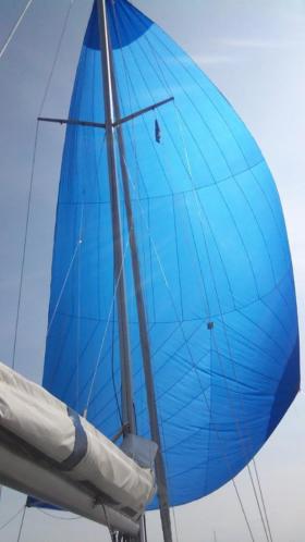 Mooie Asymetrische spinnaker ( Genaker) met slurf